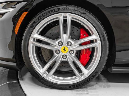 Certified 2025 Ferrari Roma Spider RWD image 15
