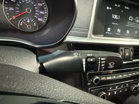Used 2020 Kia Optima LX FWD image 30