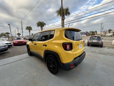 Used 2016 Jeep Renegade Sport image 5