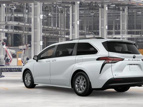 New 2026 Toyota Sienna XLE FWD image 8