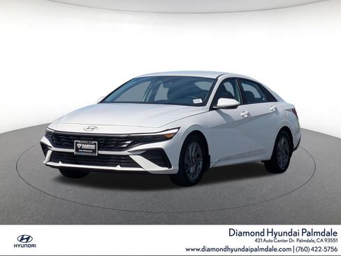 Used 2024 Hyundai Elantra SEL FWD image 19