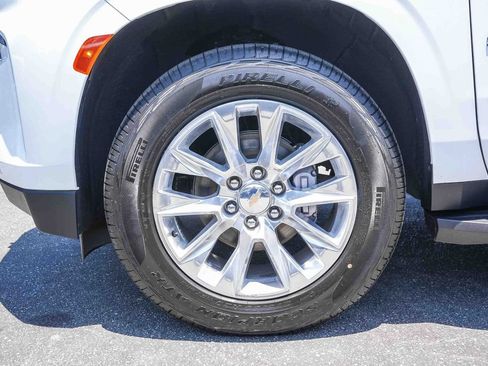 Used 2024 Chevrolet Suburban Premier RWD image 13