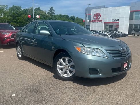 Used 2011 Toyota Camry LE w/ LE Extra-Value Pkg FWD image 2