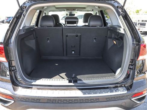 Certified 2023 Volkswagen Taos SE w/ Panoramic Sunroof Package AWD/4WD image 32