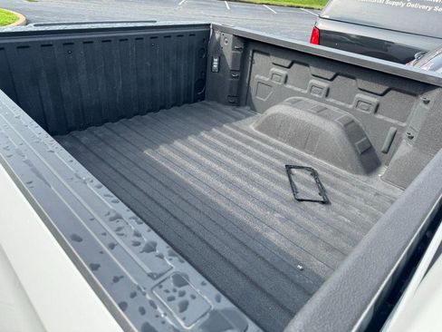 Used 2022 Chevrolet Silverado 1500 RST AWD/4WD image 3