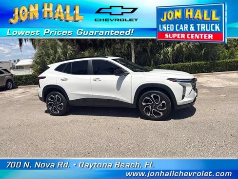 Used 2025 Chevrolet Trax RS FWD image 16