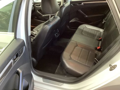 Used 2017 Volkswagen Passat 1.8T SE FWD image 12