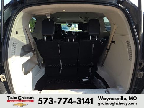 Used 2023 Chrysler Pacifica Touring-L FWD image 15