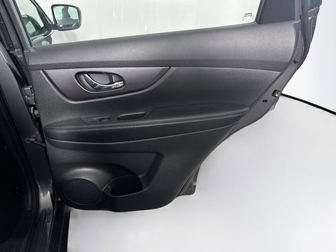 Used 2016 Nissan Rogue S AWD/4WD image 27
