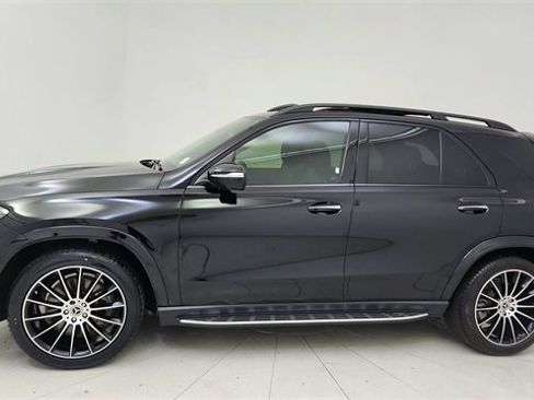 Used 2023 Mercedes-Benz GLE 450 4MATIC w/ AMG Line Exterior image 3
