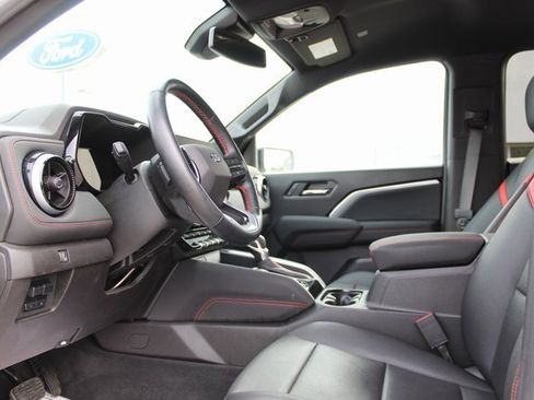 Used 2023 Chevrolet Colorado Z71 w/ Z71 Convenience Package 2 AWD/4WD image 12