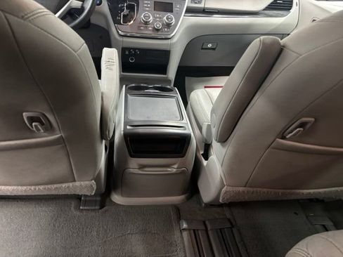 Used 2015 Toyota Sienna XLE w/ XLE Navigation Package FWD image 16