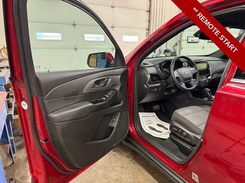Used 2023 Chevrolet Traverse LT w/ Rear Camera Mirror Package AWD/4WD image 12