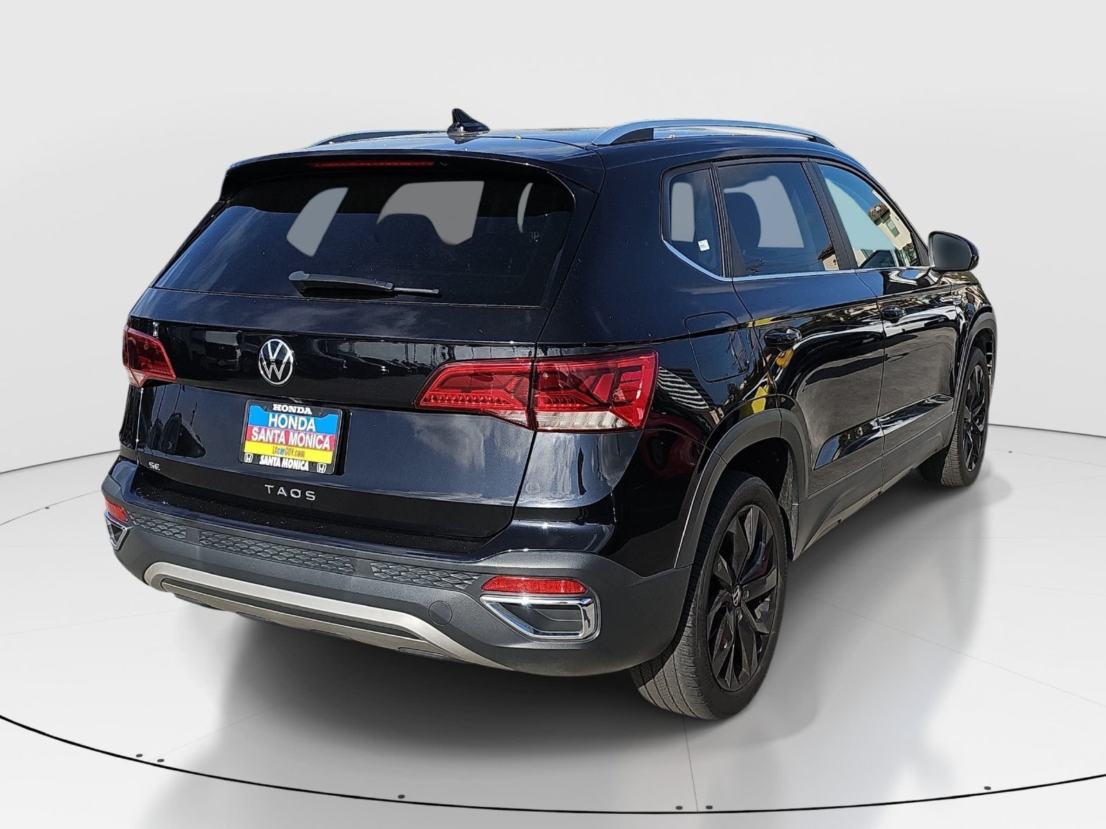 Used 2023 Volkswagen Taos SE FWD image 5