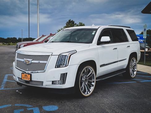 Used 2016 Cadillac Escalade Luxury AWD/4WD image 18