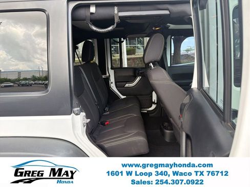 Used 2015 Jeep Wrangler Unlimited Rubicon w/ Connectivity Group AWD/4WD image 24