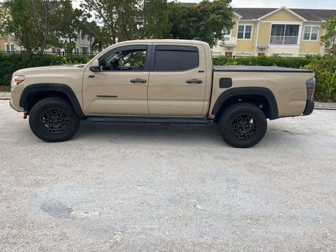 Used 2020 Toyota Tacoma SR5 RWD image 2