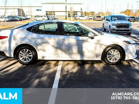 Used 2025 Toyota Camry LE image 8