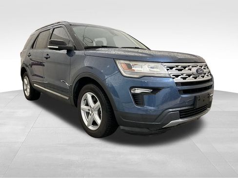Used 2018 Ford Explorer XLT w/ Equipment Group 202A FWD image 7