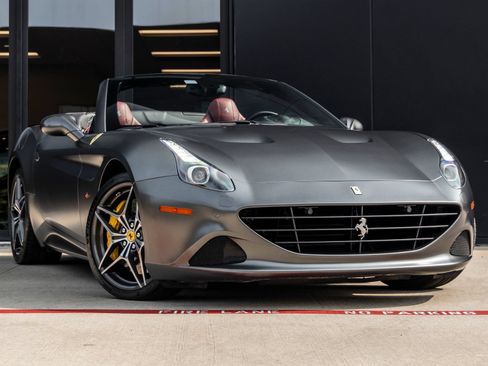 Used 2016 Ferrari California T RWD image 2