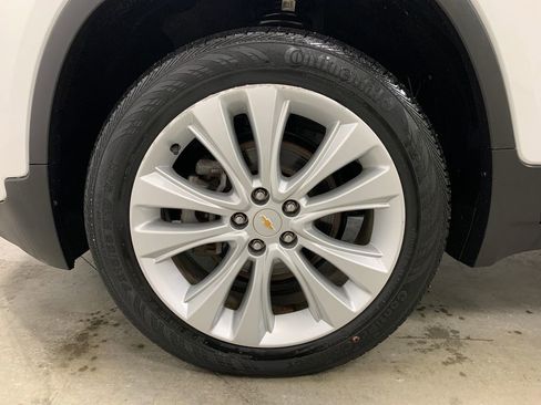 Used 2020 Chevrolet Trax Premier w/ LPO, Cargo Package image 2