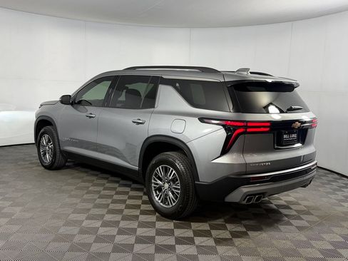 Used 2025 Chevrolet Traverse LT FWD image 10