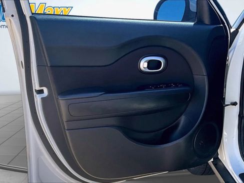 Used 2016 Kia Soul FWD image 25