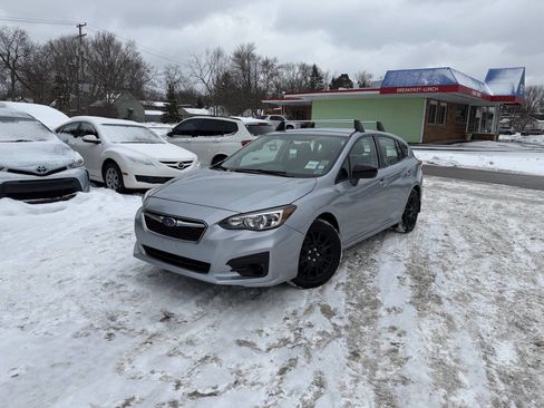 Used 2017 Subaru Impreza 2.0i image 2