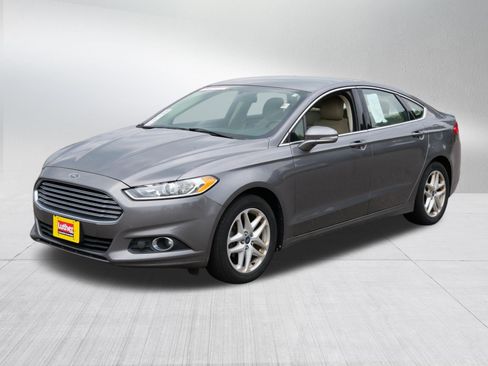 Used 2014 Ford Fusion SE w/ Equipment Group 202A FWD image 3