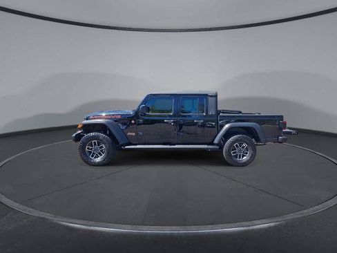 Used 2025 Jeep Gladiator Mojave w/ Convenience Group AWD/4WD image 5