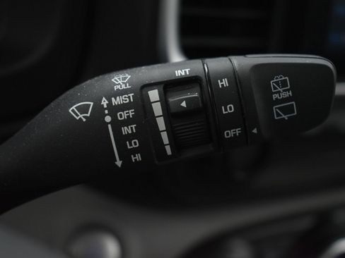 Used 2024 Hyundai Venue SEL image 23