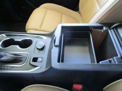 Used 2023 Chevrolet Traverse Premier image 41