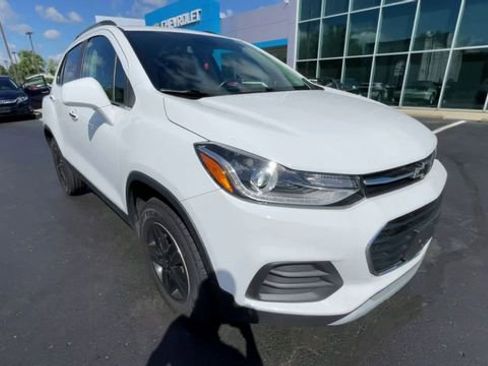 Used 2019 Chevrolet Trax LT w/ LT Convenience Package image 2