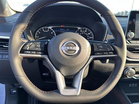 New 2025 Nissan Altima 2.5 SR image 17