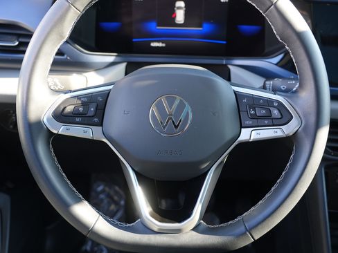 Used 2023 Volkswagen Taos SE image 25
