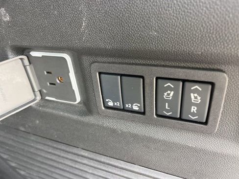 Used 2025 Chevrolet Tahoe Premier RWD image 7