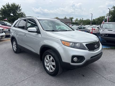 Used 2011 Kia Sorento LX w/ Convenience Pkg AWD/4WD image 3