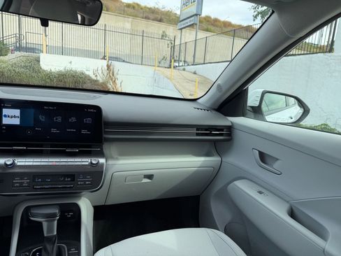 Used 2025 Hyundai Kona SEL image 35