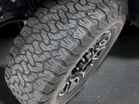 Used 2024 Ford F350 Platinum w/ FX4 Off-Road Package AWD/4WD image 39