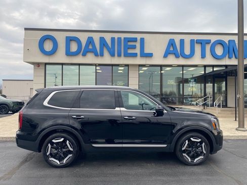 Used 2025 Kia Telluride S image 2