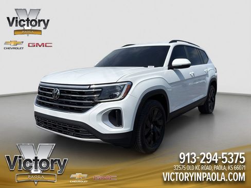 Used 2024 Volkswagen Atlas SE w/ Black Wheel Package AWD/4WD image 1