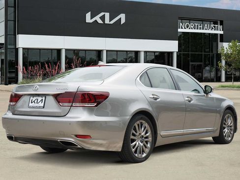 Used 2017 Lexus LS 460 w/ Comfort Package RWD image 4