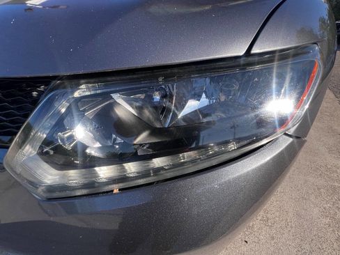 Used 2015 Nissan Rogue SV w/ SV Moonroof Package image 19