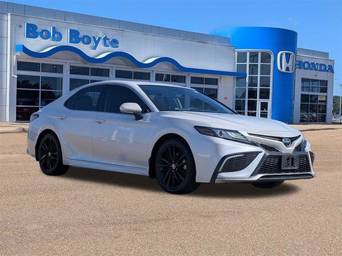 Used 2023 Toyota Camry XSE image 7