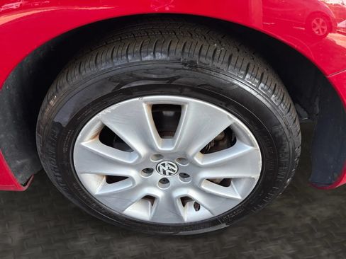 Used 2009 Volkswagen Beetle Coupe FWD image 32