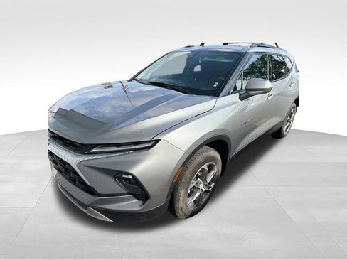 Used 2023 Chevrolet Blazer LT w/ Convenience Package FWD image 2