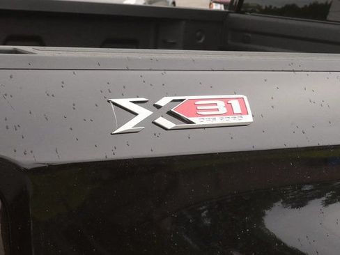New 2025 GMC Sierra 1500 SLE AWD/4WD image 9