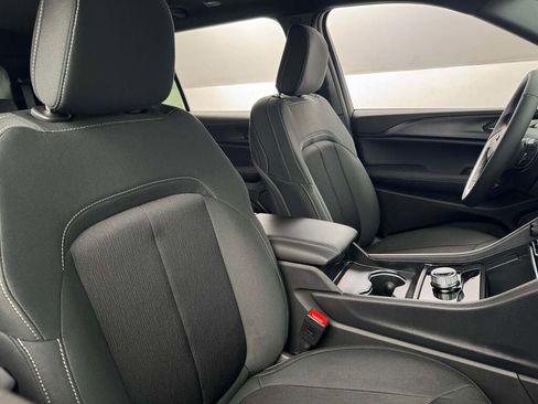 New 2025 Jeep Grand Cherokee L Laredo image 18