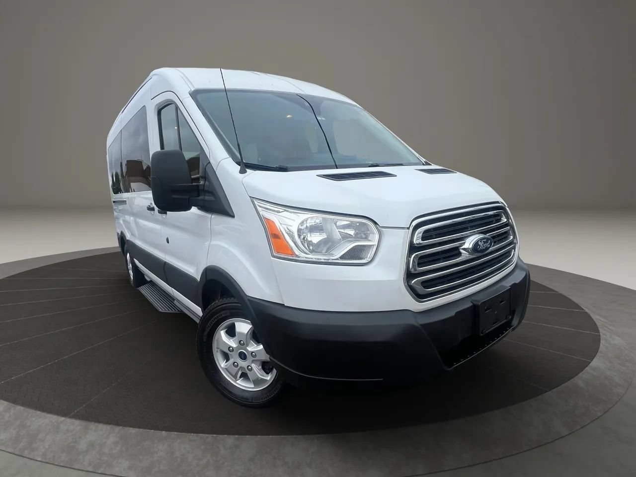 Used 2019 Ford Transit 350 XLT RWD image 7