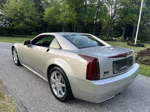 Used 2004 Cadillac XLR RWD image 34